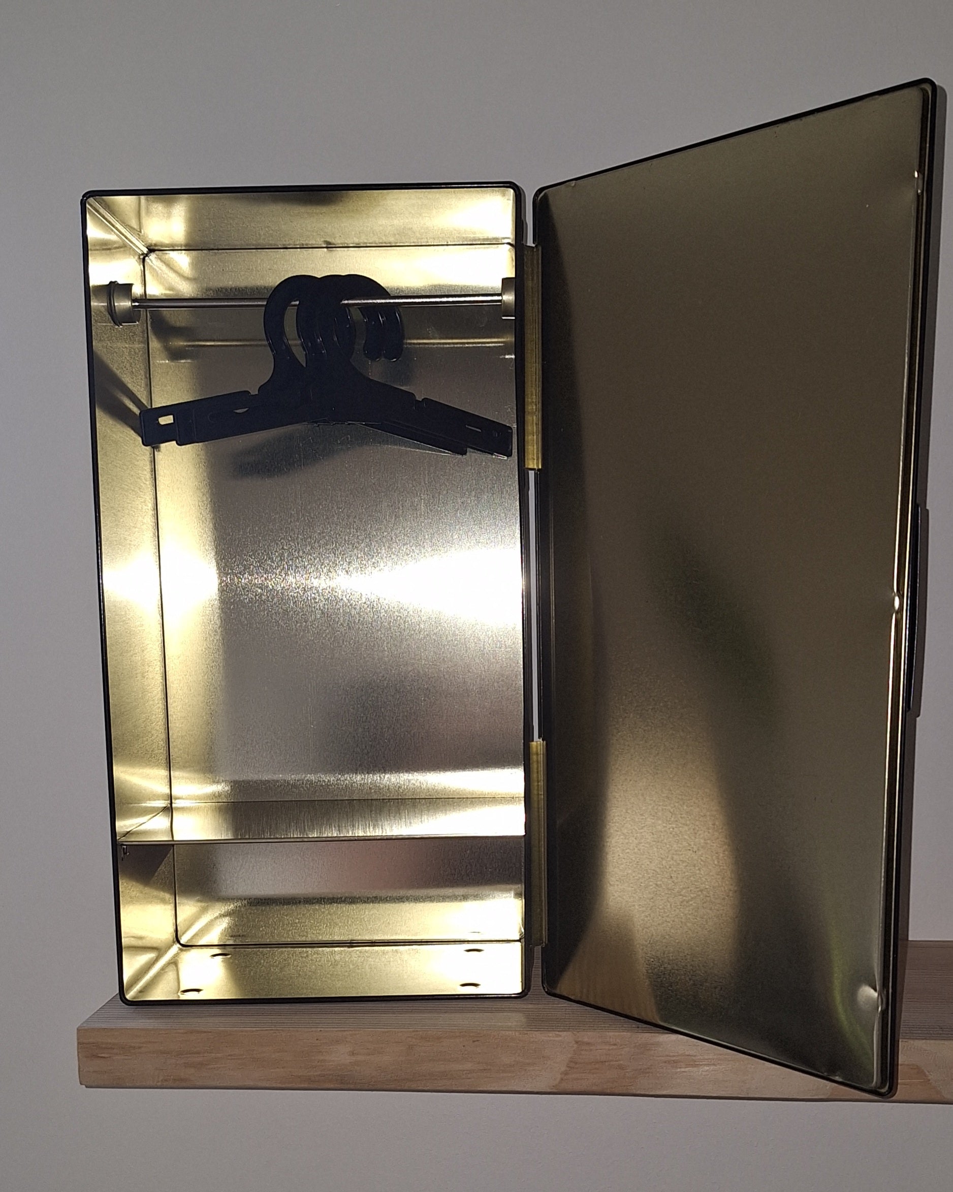 Tøjskab til bamse eller dukketøj